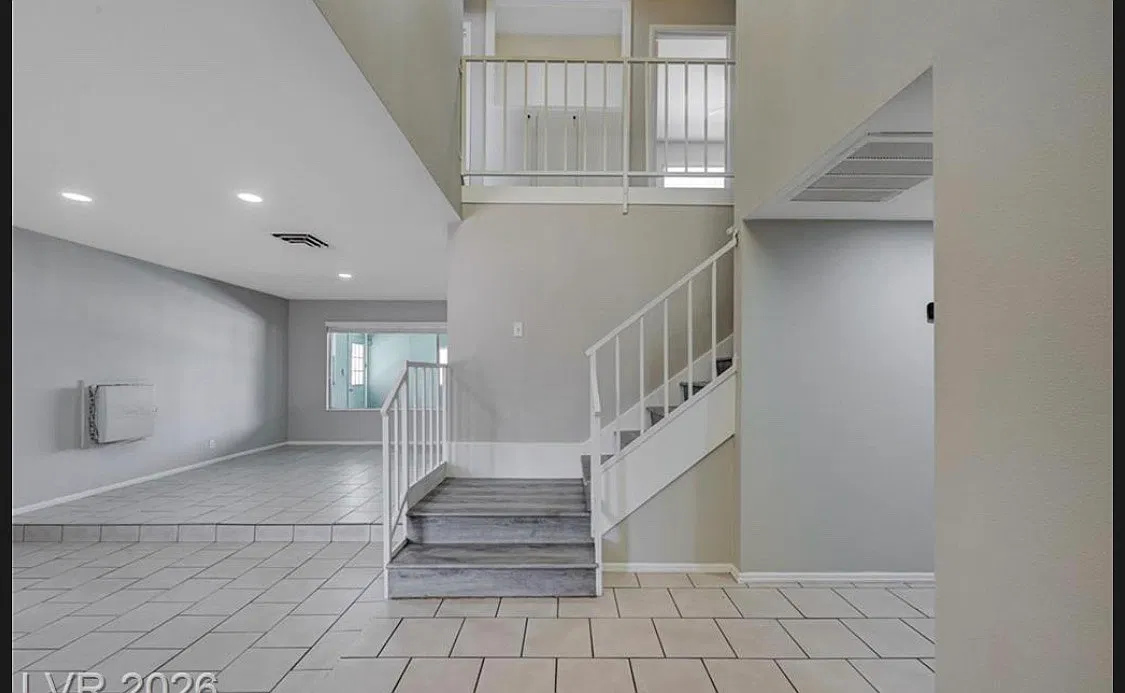 405 Davenport Ln — Photo 4