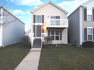 1657 Victoria Park Cir #1, Aurora, IL 60504