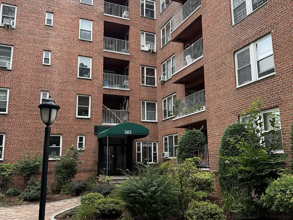 565 Broadway #5E