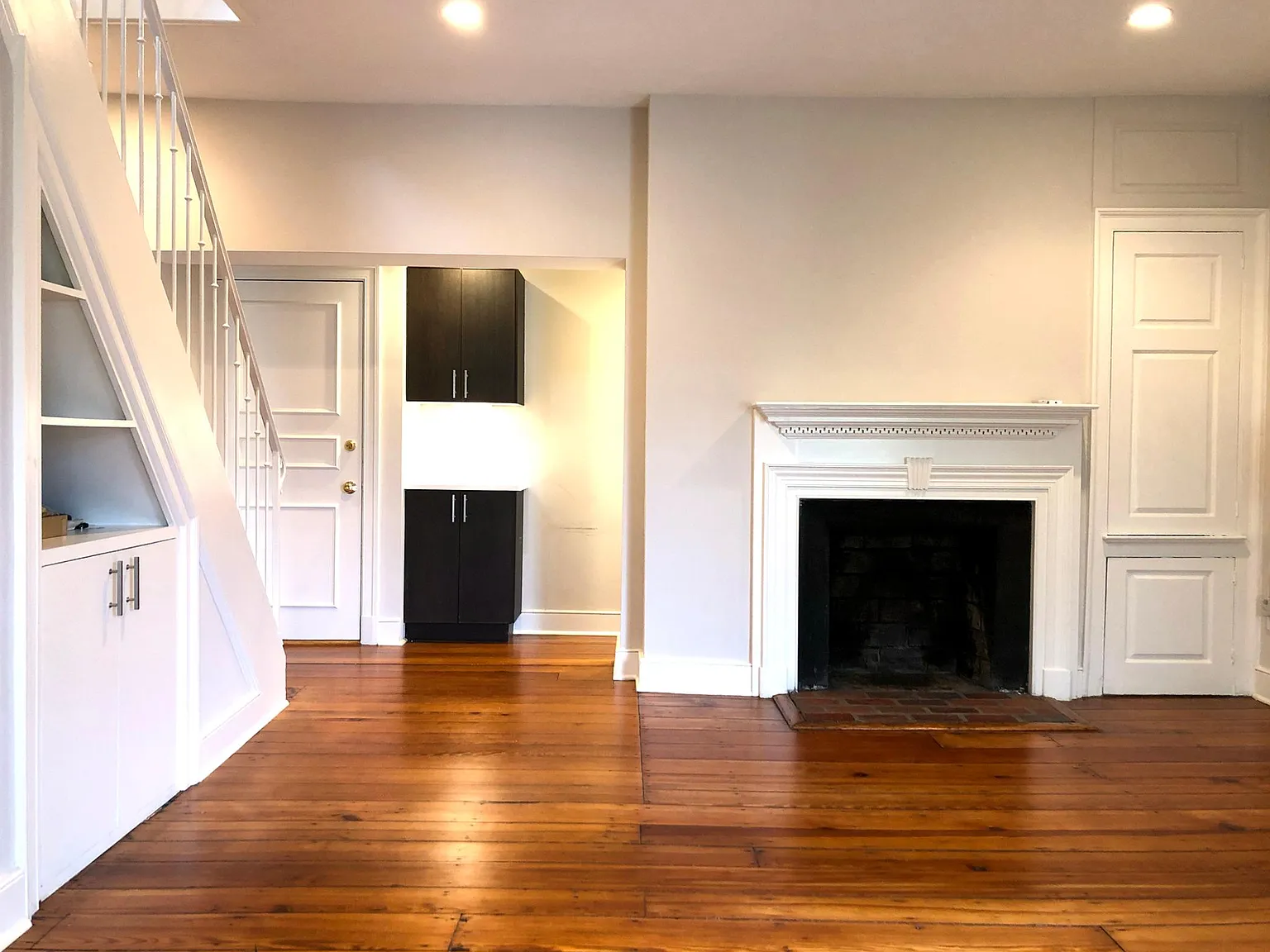 2 bed, 800 sqft, $3,490 — Photo 3