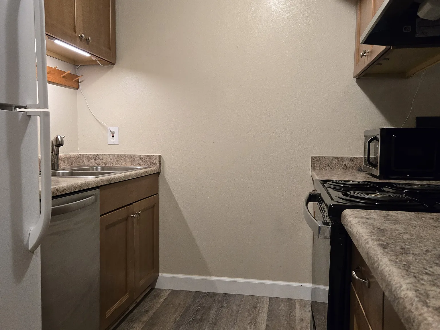 1 bed, 576 sqft, $1,425 — Photo 1