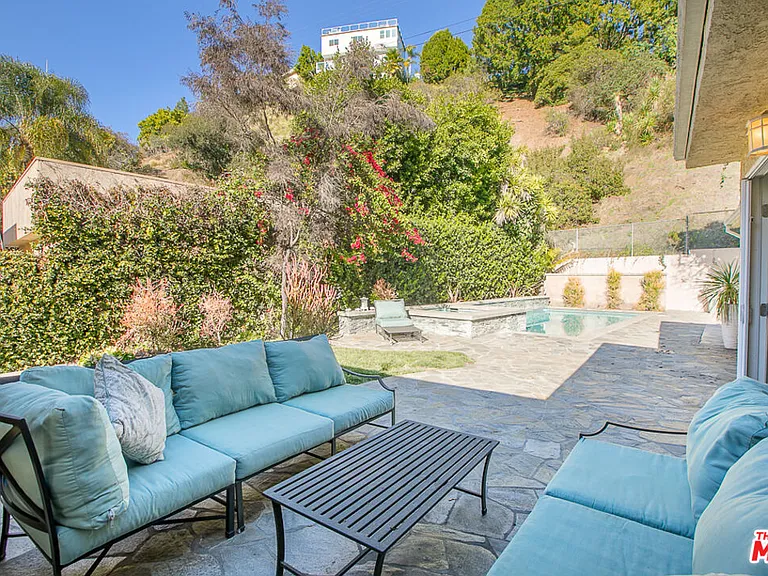 1628 Benedict Canyon Dr — Photo 2