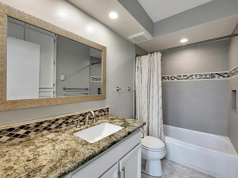 4 W Harbor Dr — Photo 25