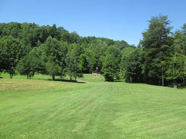 2925 Sandhill Rd, Irvine, KY 40336