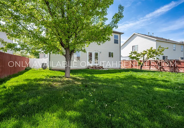 215 S 1050 W — Photo 5