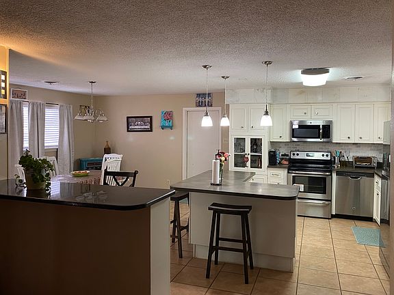 4th image of 207 Fox Dr