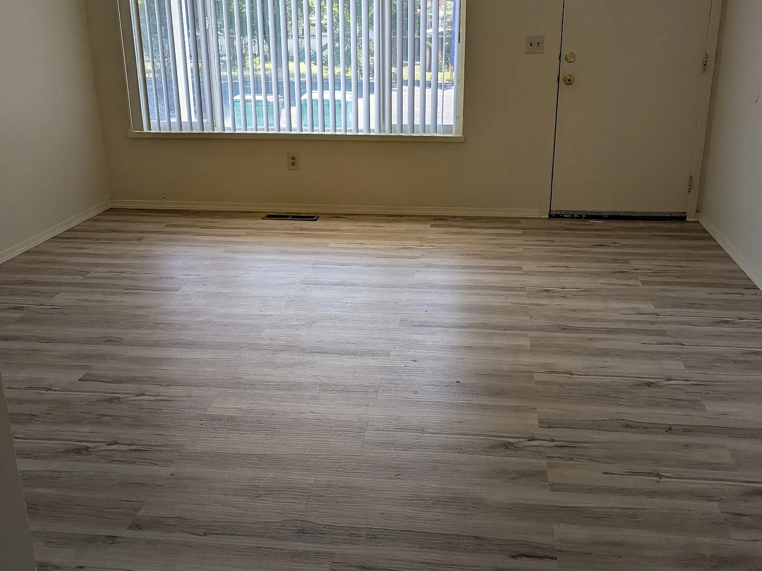 3 bed, 1036 sqft, $1,650 — Photo 3