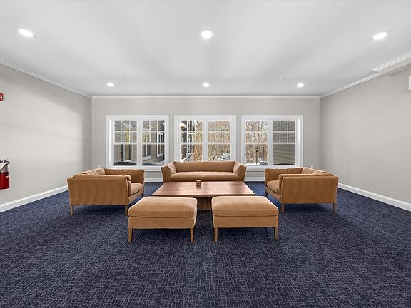 3rd image of 485 Blue Hills Pkwy #39