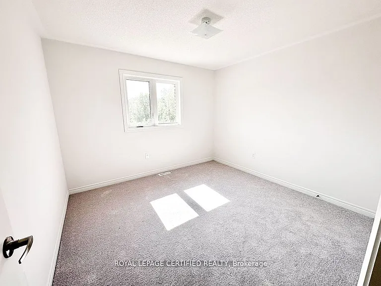 10 Baycroft Blvd — Photo 18