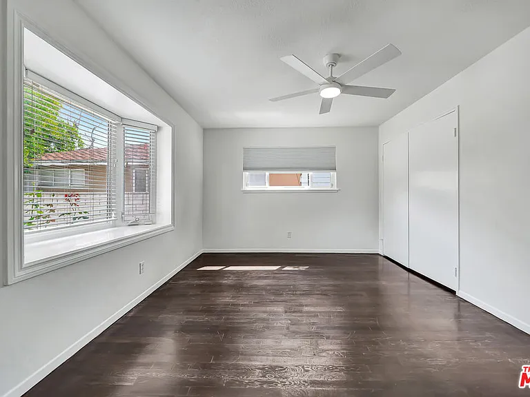23008 Hamlin St — Photo 19