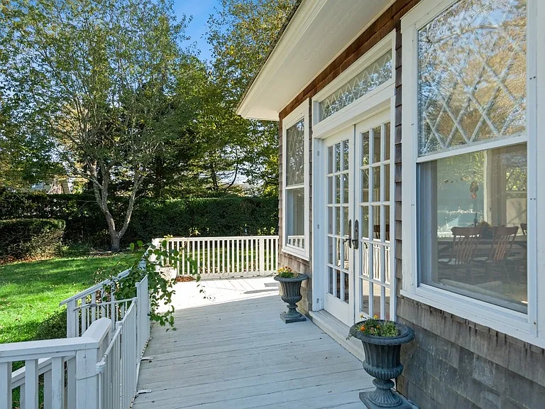 10 Post Ln — Photo 31