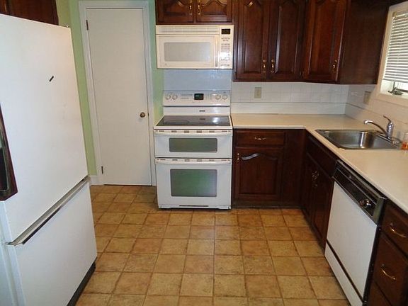 3rd image of 393 Sheely Ln