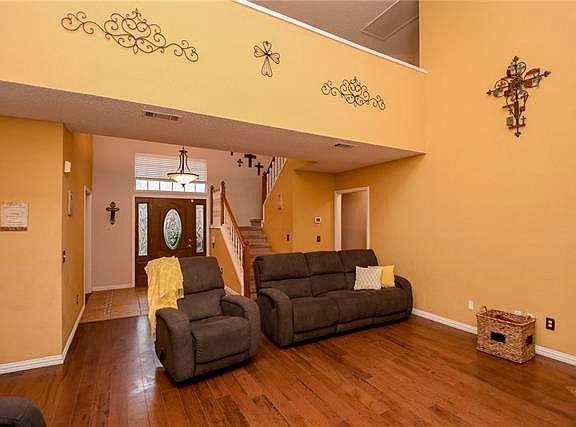 3rd image of 110 Morningside Dr