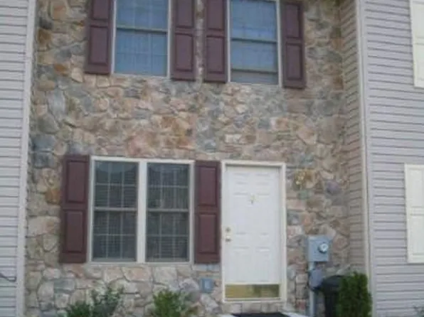 19 Colossians Ct, Inwood, WV 25428