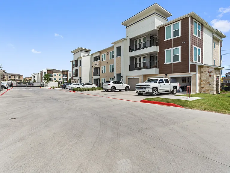 Dalton Austin Residences — Photo 29