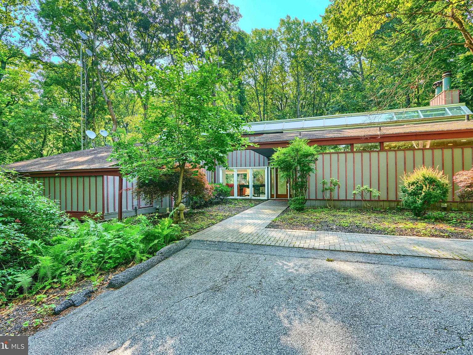 3 bed, 3.5 bath, 3664 sqft, $6,500 — Photo 1