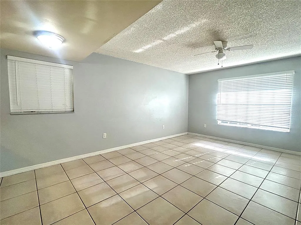 2 bed, 1.5 bath, 1102 sqft, $1,250 — Photo 3