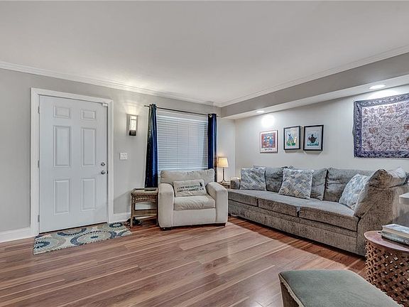 5th image of 3083 Colonial Way APT M