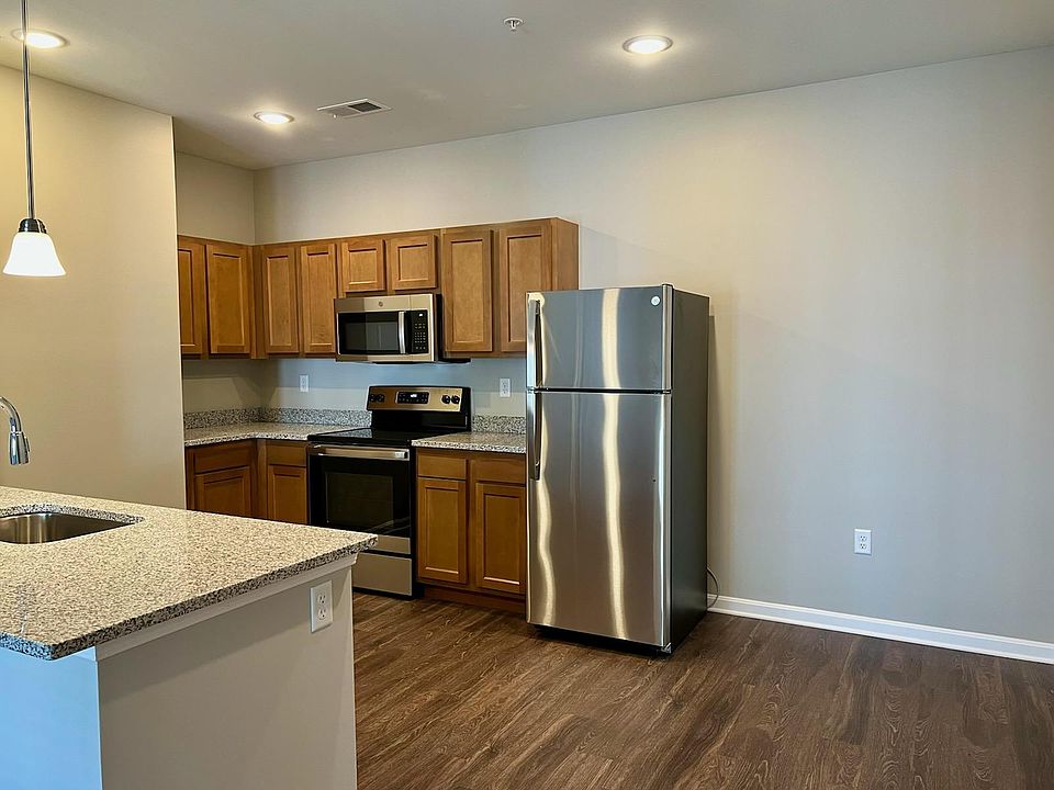 Kitchen/Dining Room in 1 Bedroom - Standard
