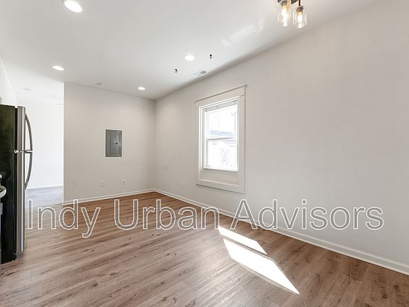 5th image of 1306 Woodlawn Ave #1D
