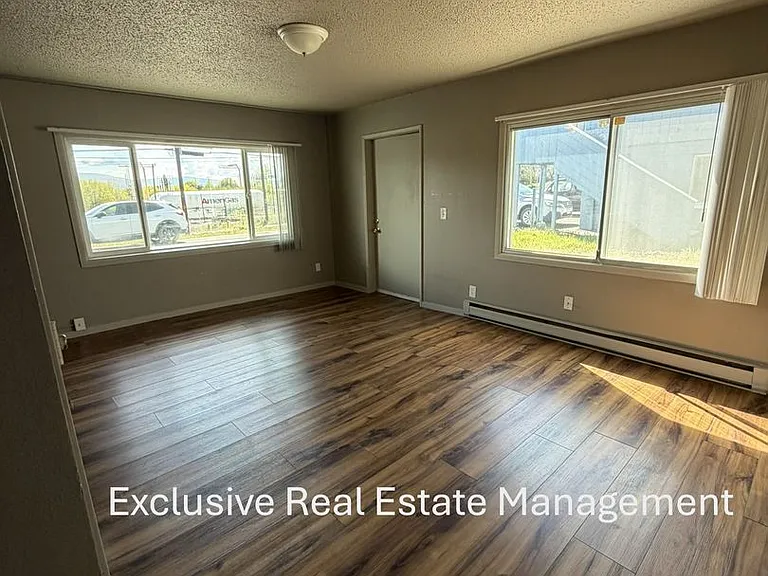 608 Riverside Dr — Photo 1