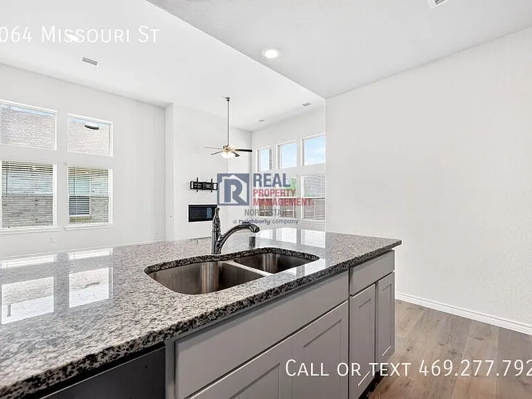 2064 Missouri St — Photo 12