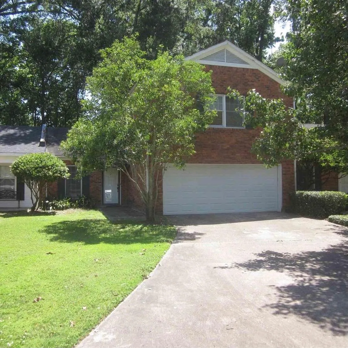3900 Chauvin Ln — Photo 1