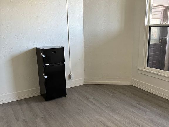 4th image of 129 N Cortez St #201