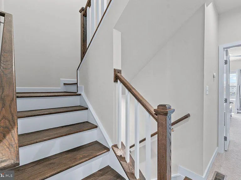 6247 Islington St — Photo 38