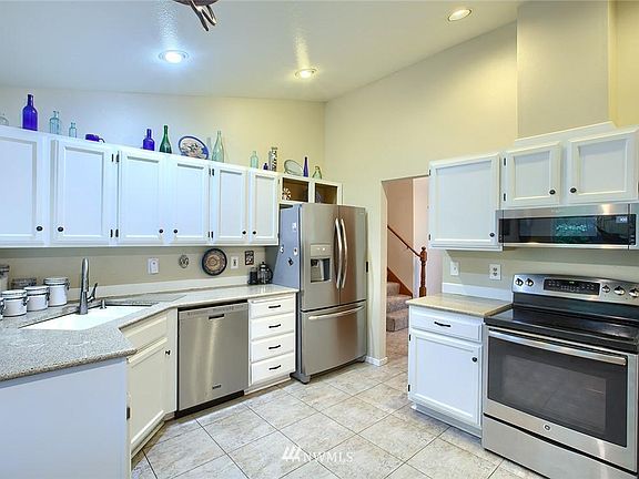 4th image of 9617 84th Avenue Ct NW