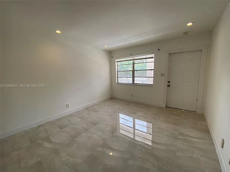 601 SE 5th Ct #208 — Photo 20