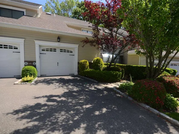 48 Villas Circle #48, Melville, NY 11747