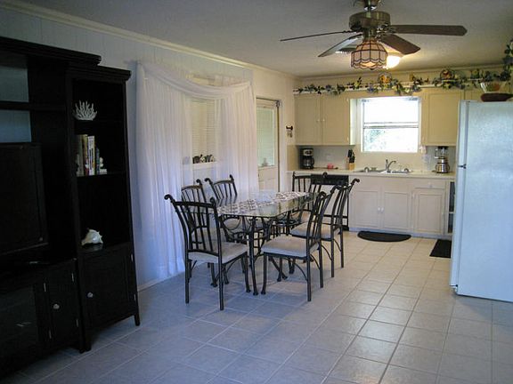 5th image of 232 Carmel Dr