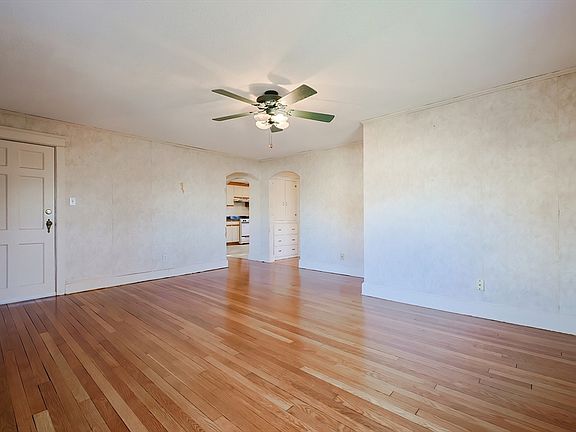 4th image of 192 Bayside Ave