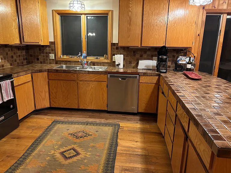 230 Spruce Dr — Photo 9