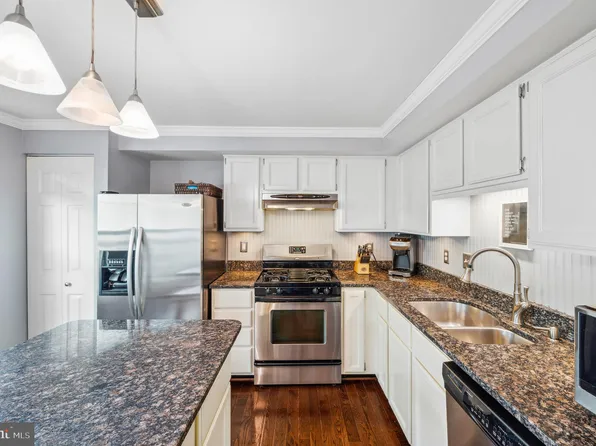 14653 Winterfield Dr, Centreville, VA 20120