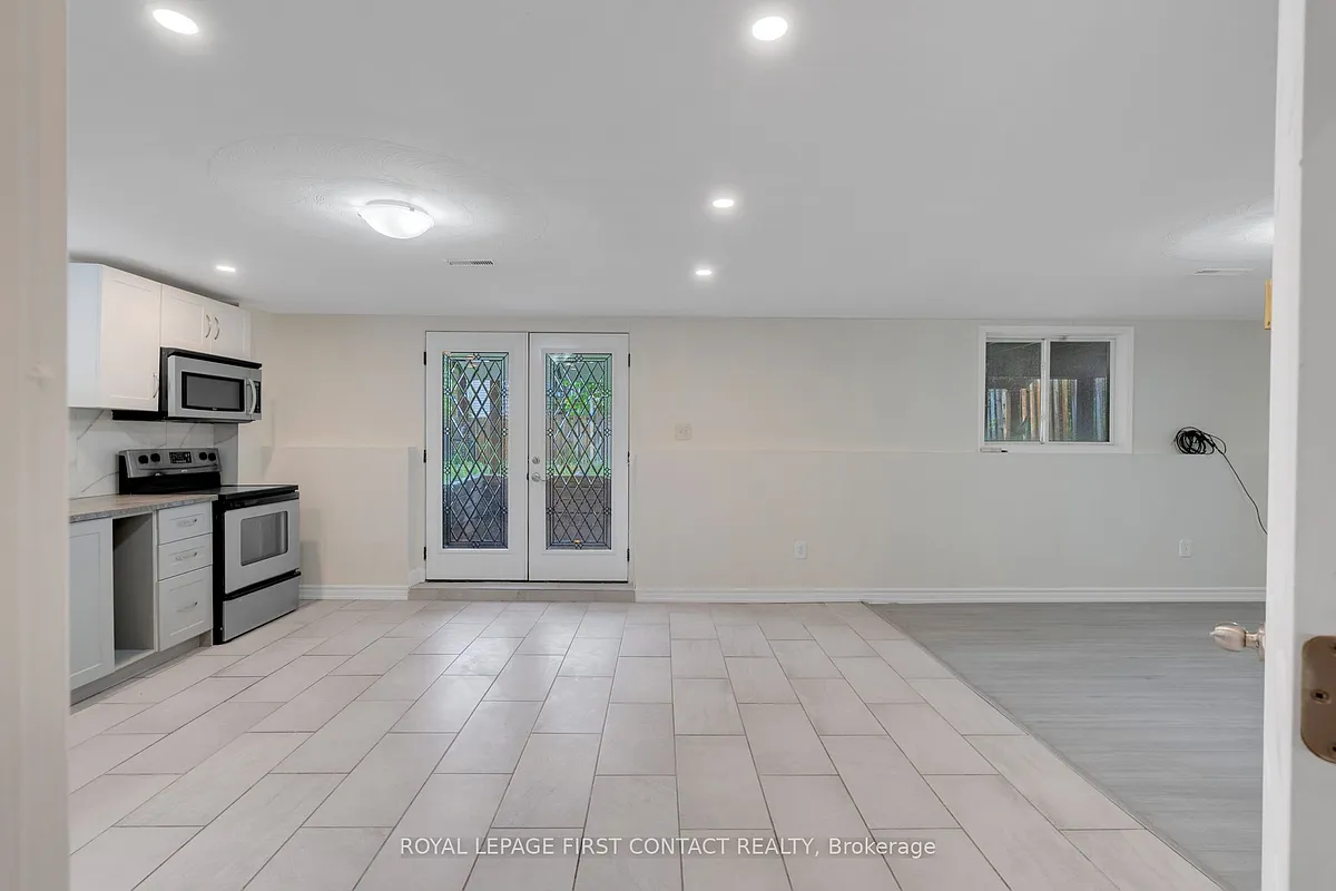Building Photo - 16 Waddington Cres