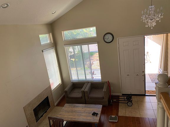 4th image of 405 S Mountain View St