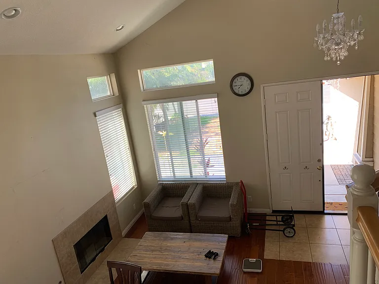 405 S Mountain View St — Photo 2