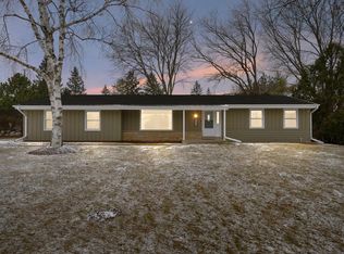5205 W Sunnyside Dr, Mequon, WI 53092