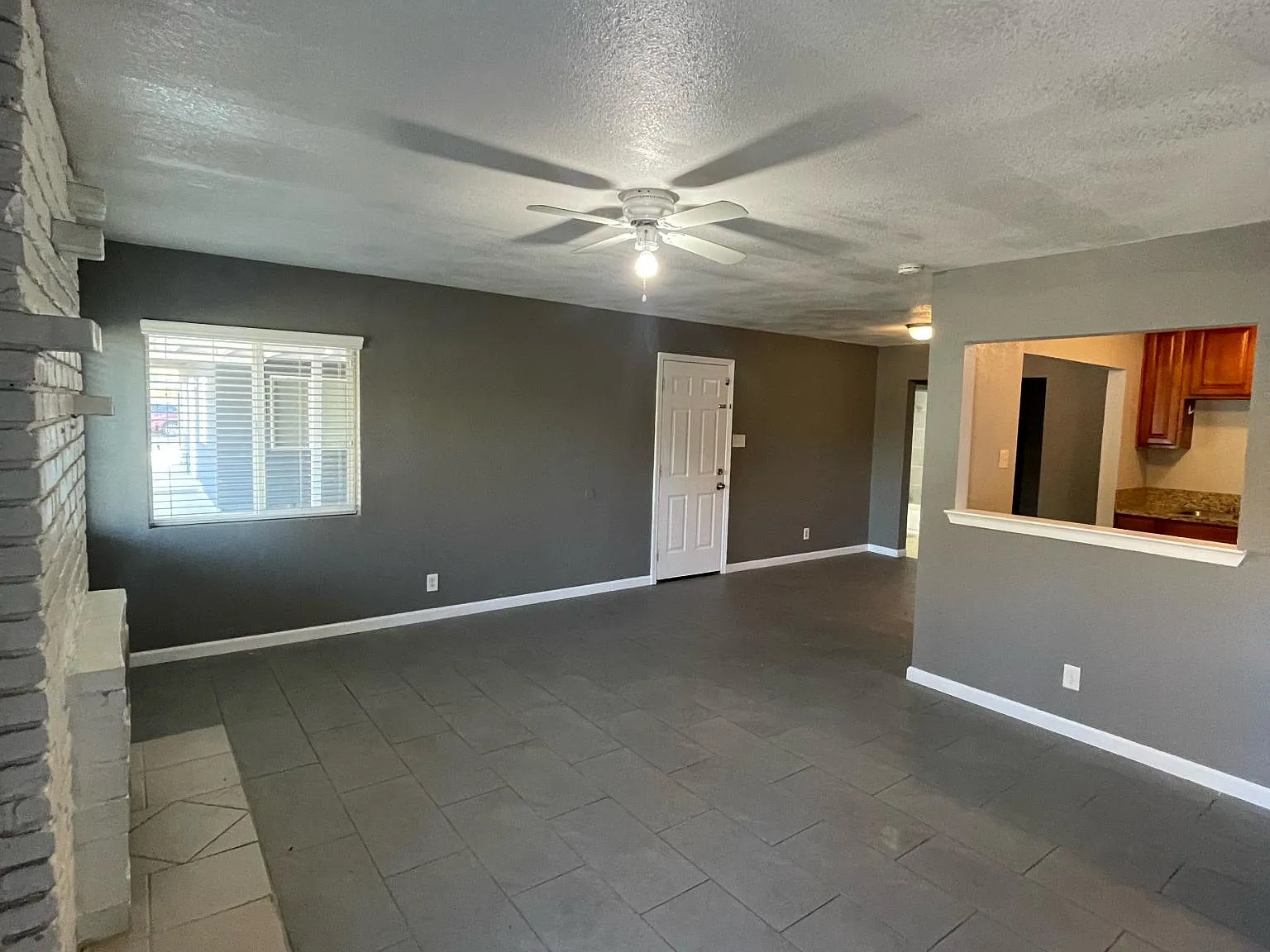 3 bed, 800 sqft, $2,000 — Photo 4