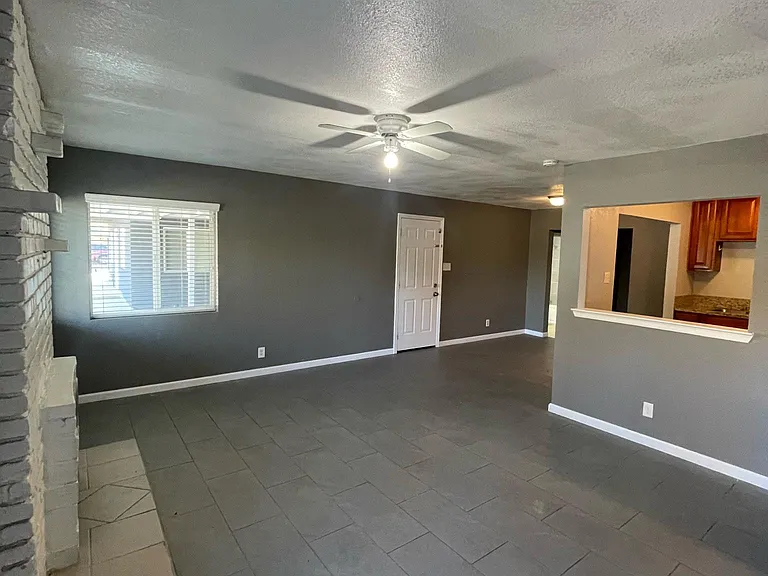 1535 N Fresno St — Photo 4