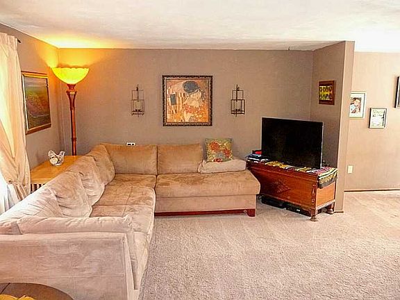 3rd image of 1536 Annette Ave