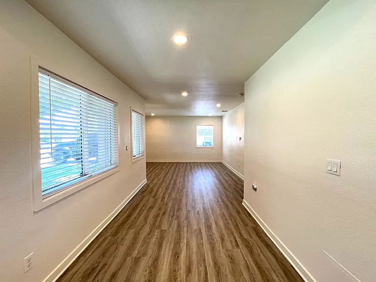 1629 Kendall Dr — Photo 7