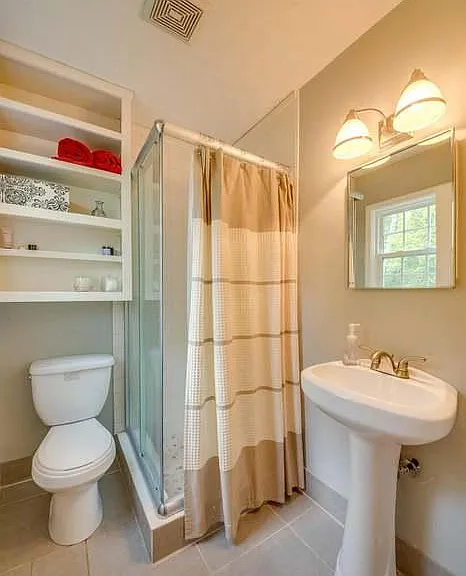 En suite bathroom