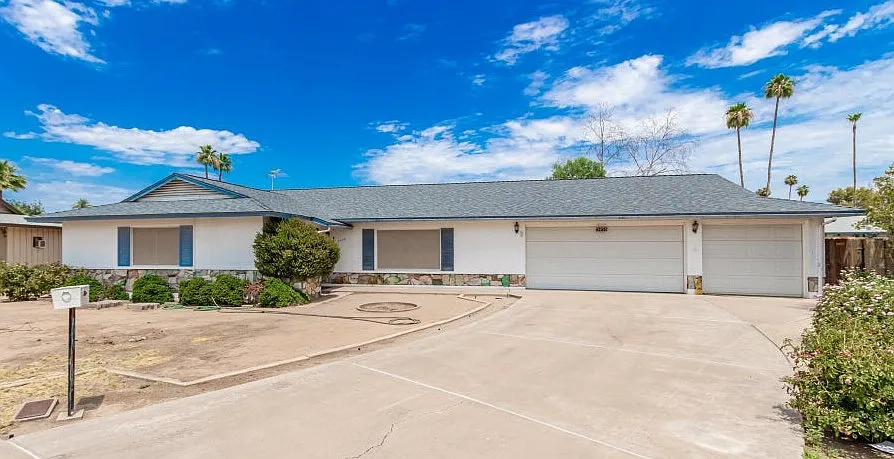 3 bed, 1946 sqft, $1,950 — Photo 1