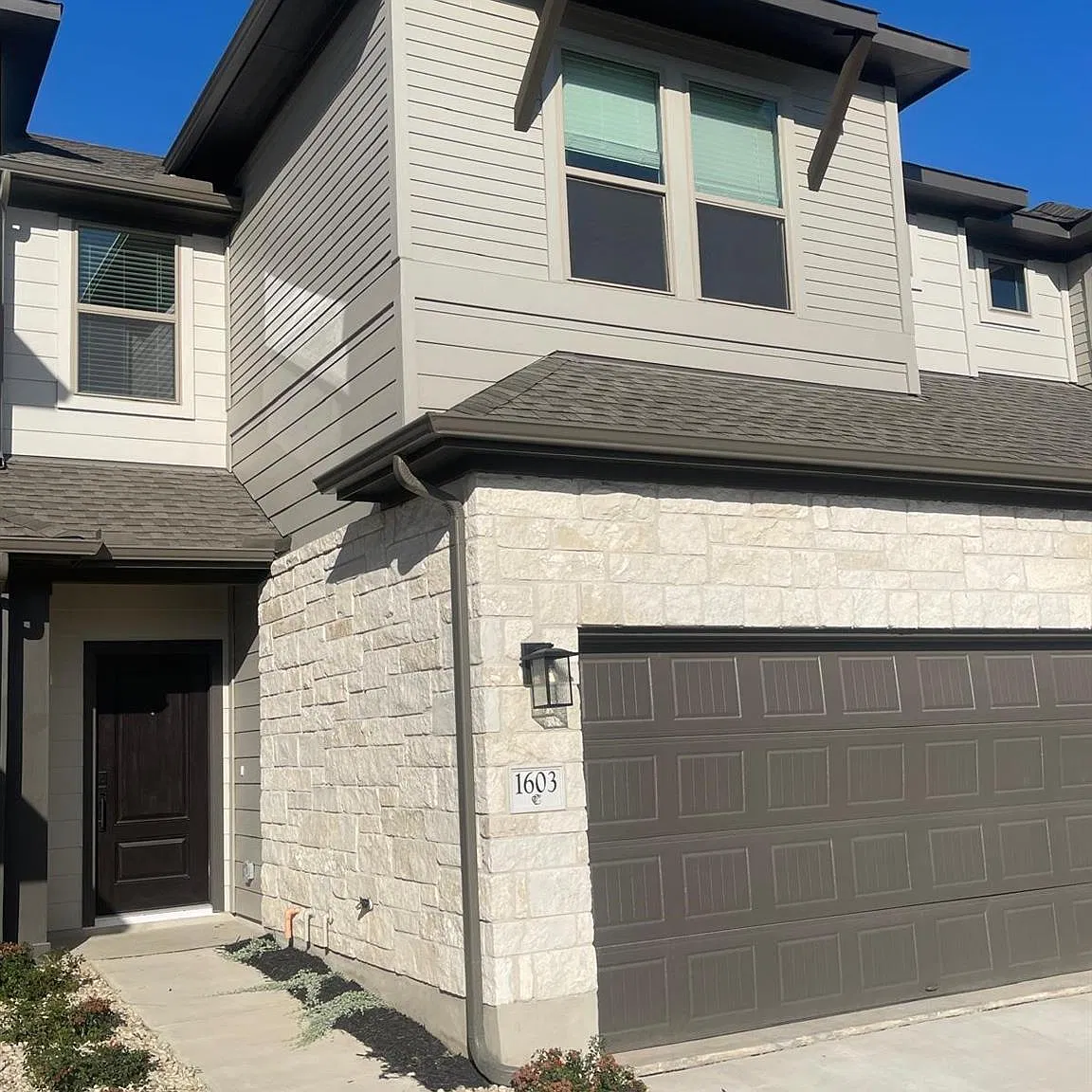 3 bed, 2.5 bath, 1589 sqft, $2,200 — Photo 1