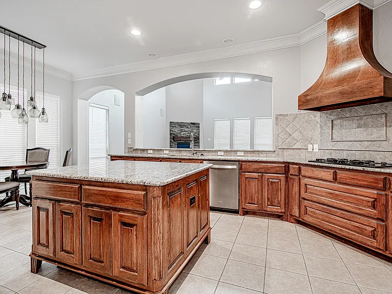 828 Thomas Crossing Dr — Photo 16