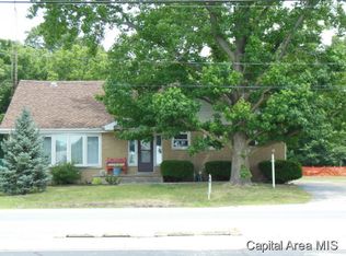 804 N 3rd St, Riverton, IL 62561