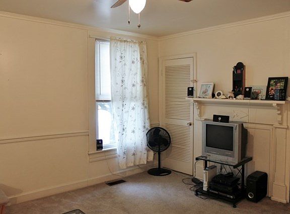 3rd image of 1322 N Main St